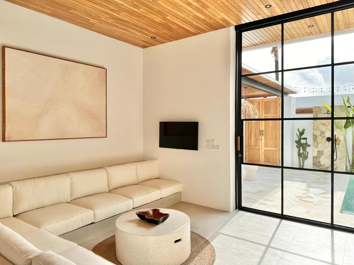 The Suites By The Young Villas Uluwatu Zewnętrze zdjęcie
